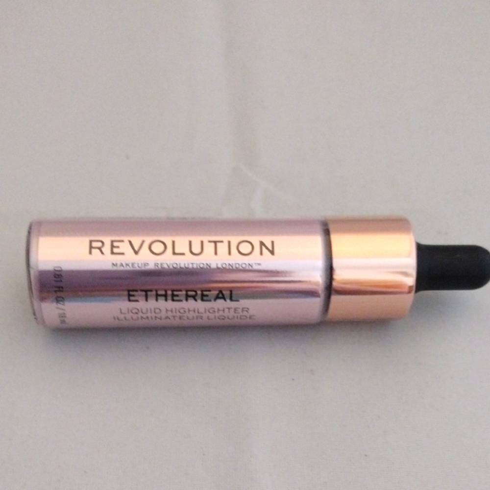 Revolution Ethereal Liquid Highlighter - in Ethereal - Picture 4 of 4
